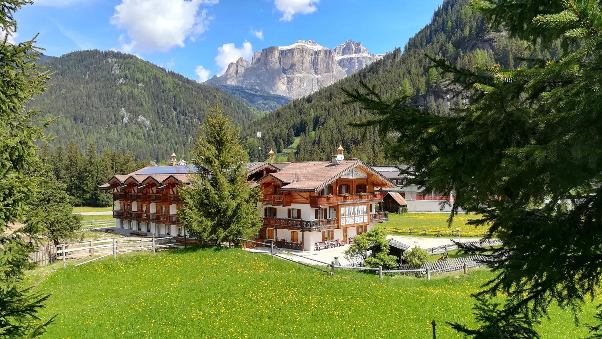 B&B Agriturismo Cesa Ciasates Canazei Kültér fotó